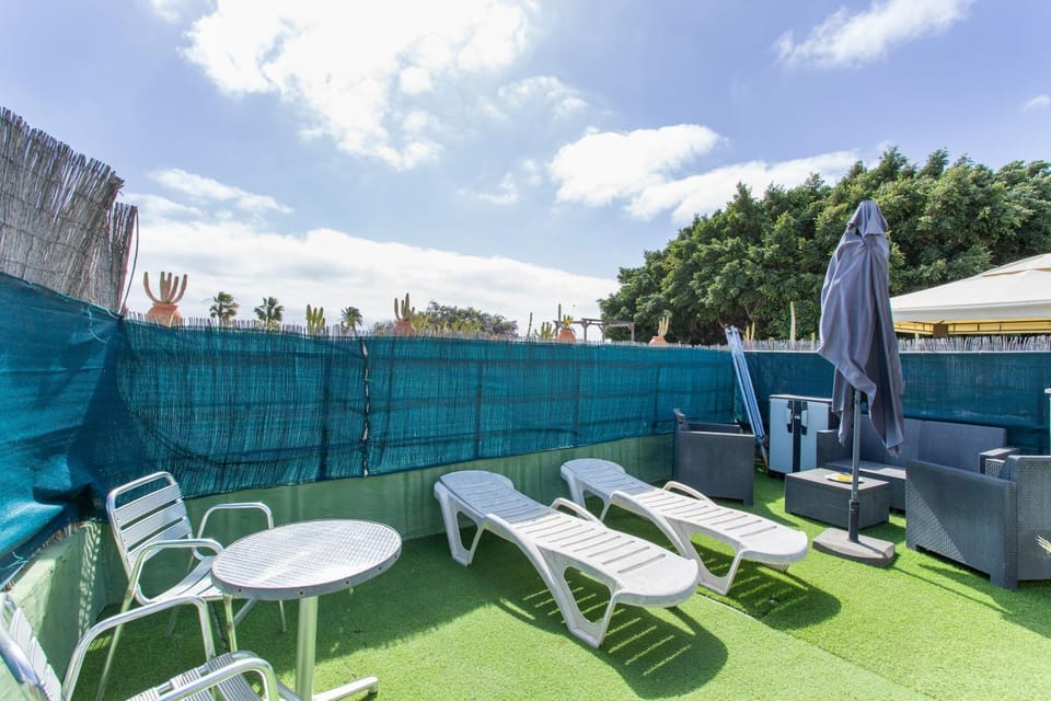 Property building, Balcony/Terrace, Living room