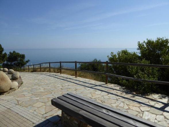 Sea view, Street view