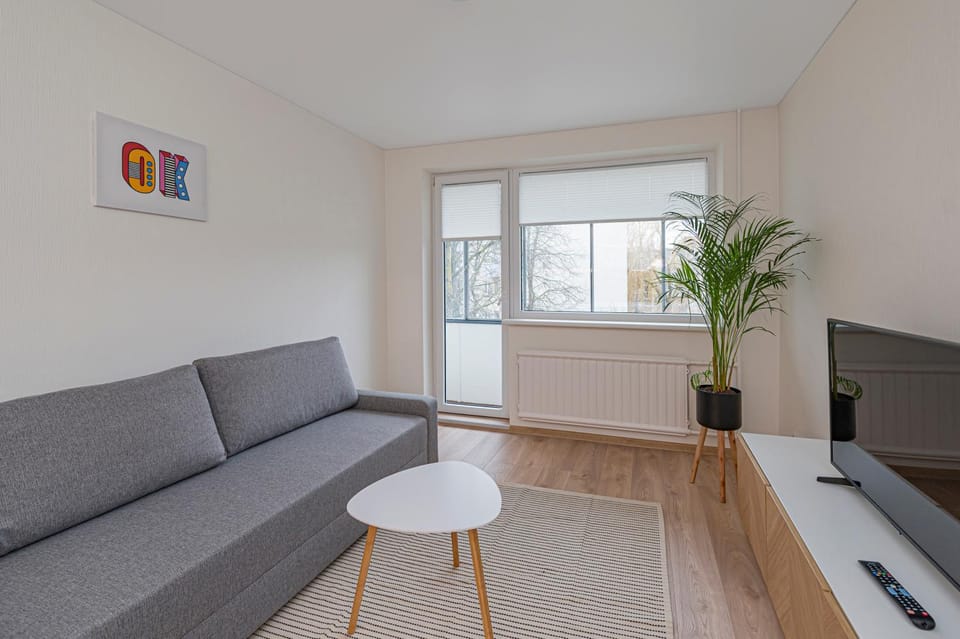 TV and multimedia, Living room, Seating area, Evening entertainment