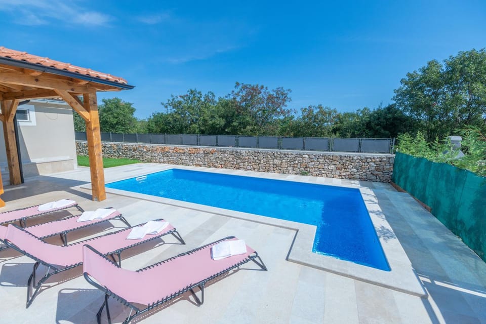 Patio, Day, Pool view, Swimming pool, sunbed