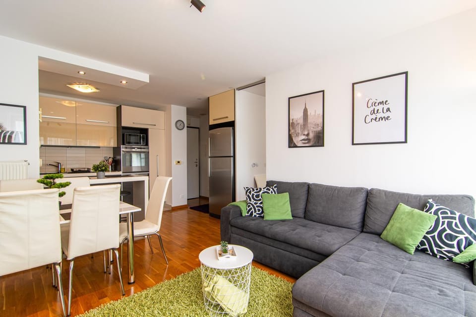 Kitchen or kitchenette, Living room, Seating area, Dining area, Family, heating, microwave, oven, stove