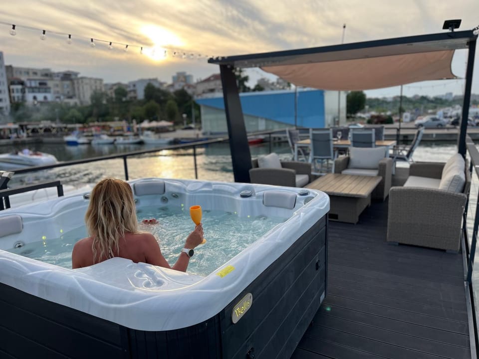 Natural landscape, Hot Tub