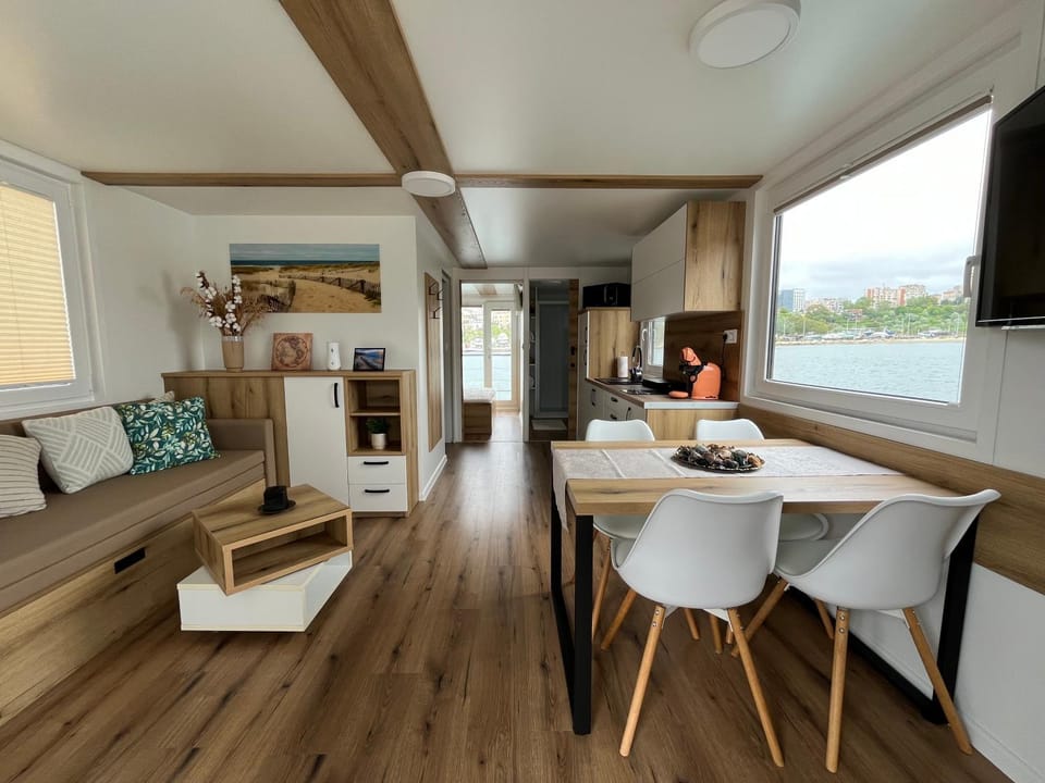 Communal lounge/ TV room, Kitchen or kitchenette, Living room