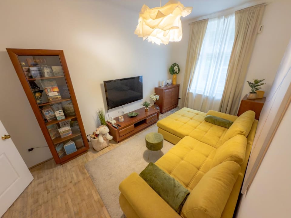 Communal lounge/ TV room, TV and multimedia, Living room, Evening entertainment