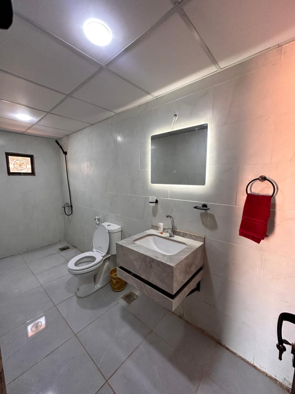 Shower, Toilet, Bathroom, bidet, towels