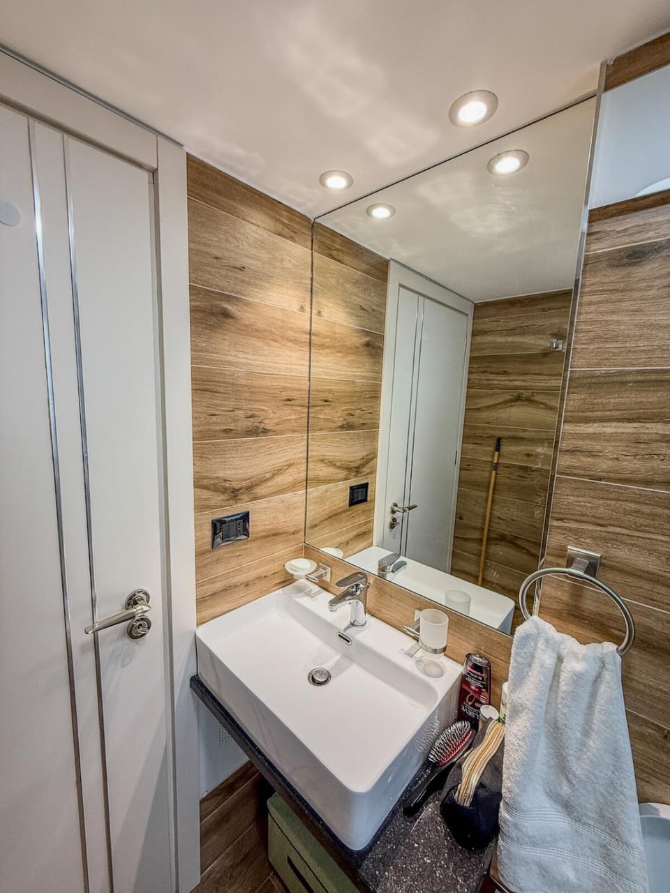 Shower, Bed, Bathroom, Photo of the whole room, Bedroom, towels, wardrobe