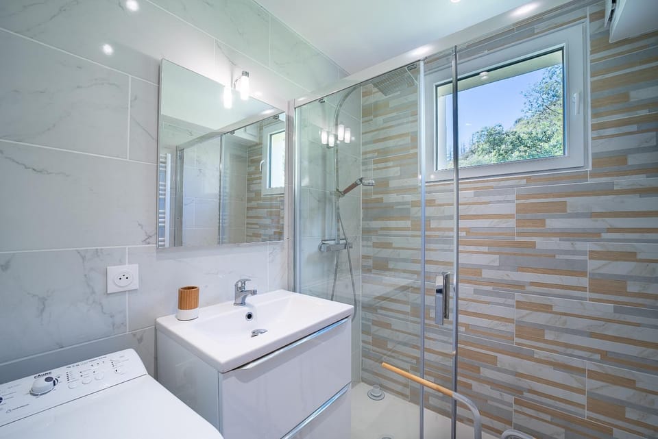 Shower, Bathroom