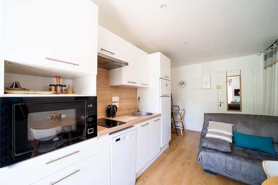 Kitchen or kitchenette, Living room, Dining area