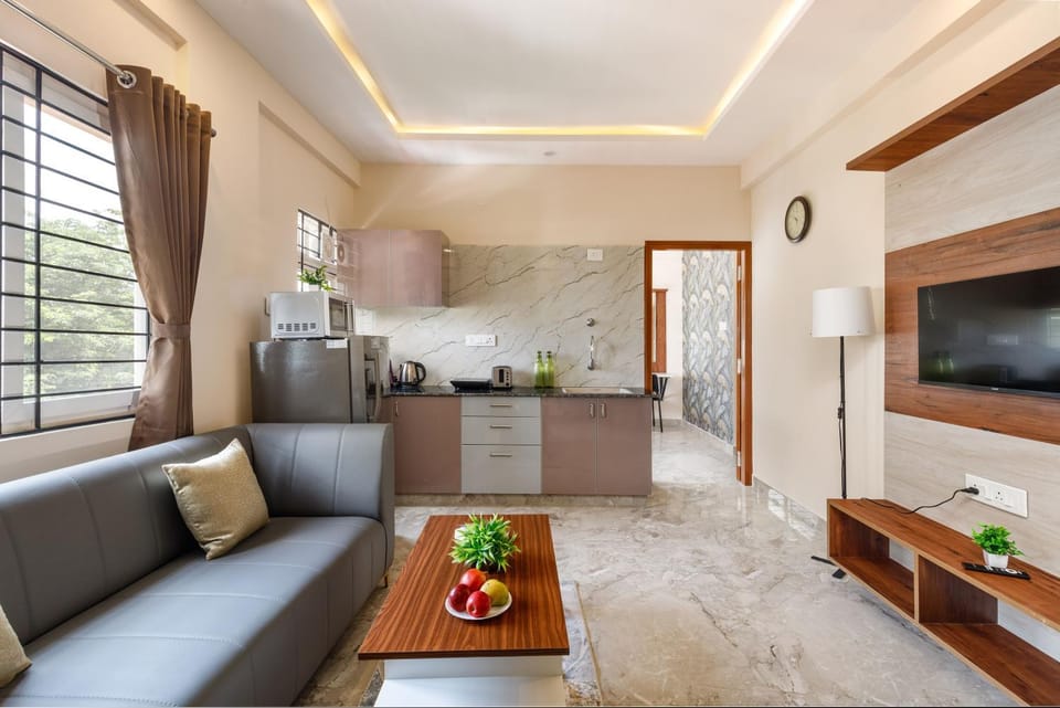 TV and multimedia, Kitchen or kitchenette, Living room, Seating area