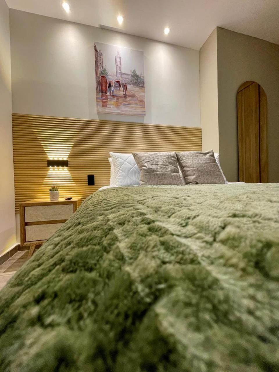 Photo of the whole room, Bedroom