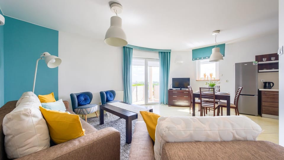 TV and multimedia, Kitchen or kitchenette, Living room, Seating area, Dining area