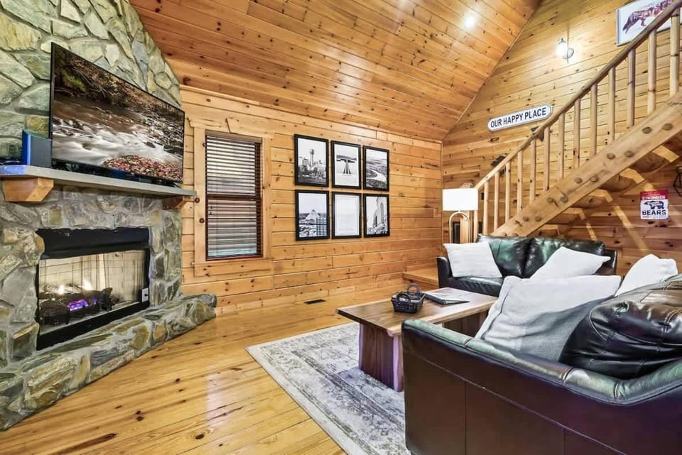 Dotties Place by Beyond Expectations w Hot Tub House in Pittman Center