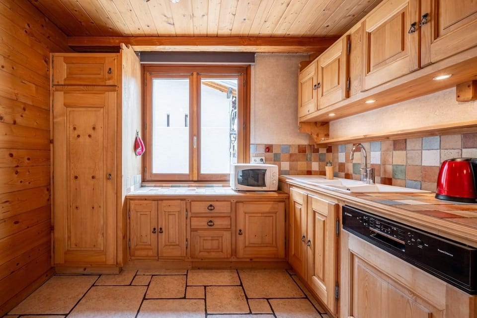 Kitchen or kitchenette, Living room
