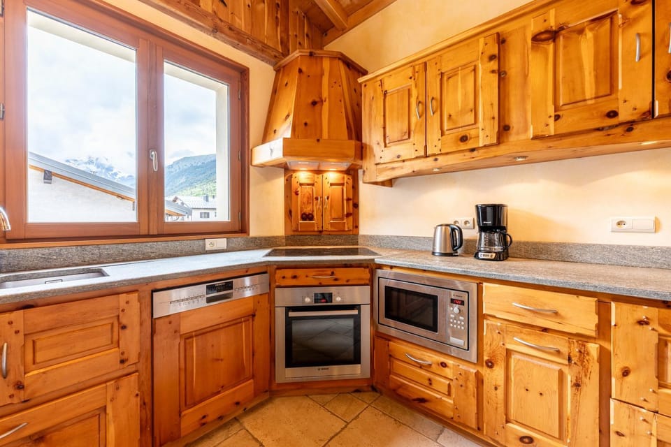 Kitchen or kitchenette, Living room