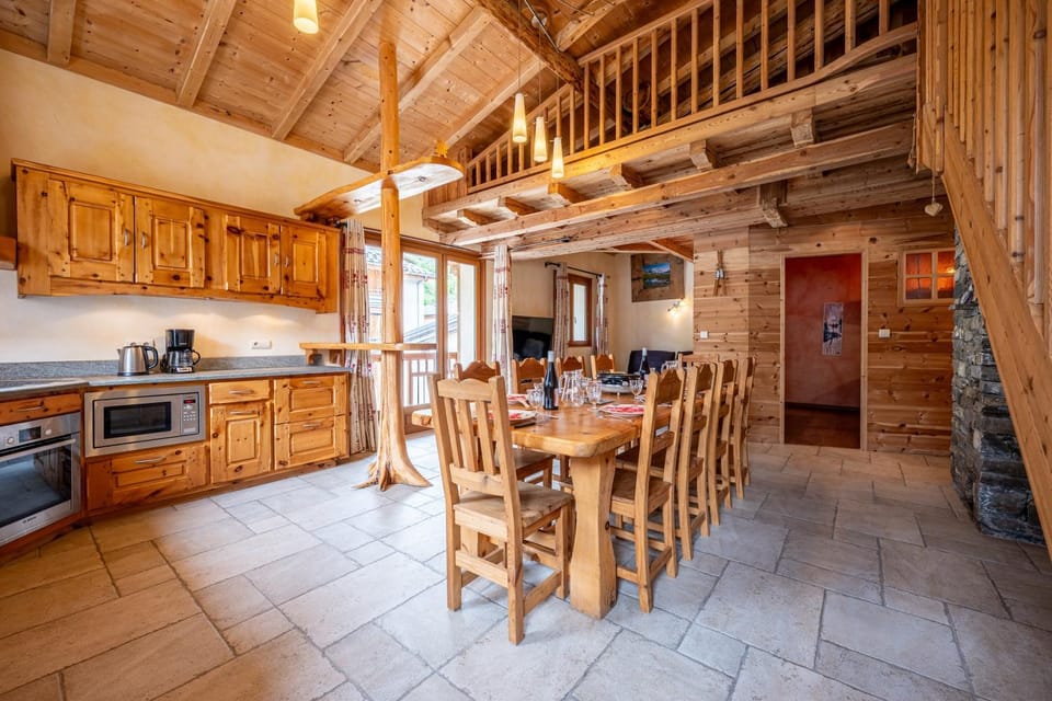 Property building, Kitchen or kitchenette, Living room