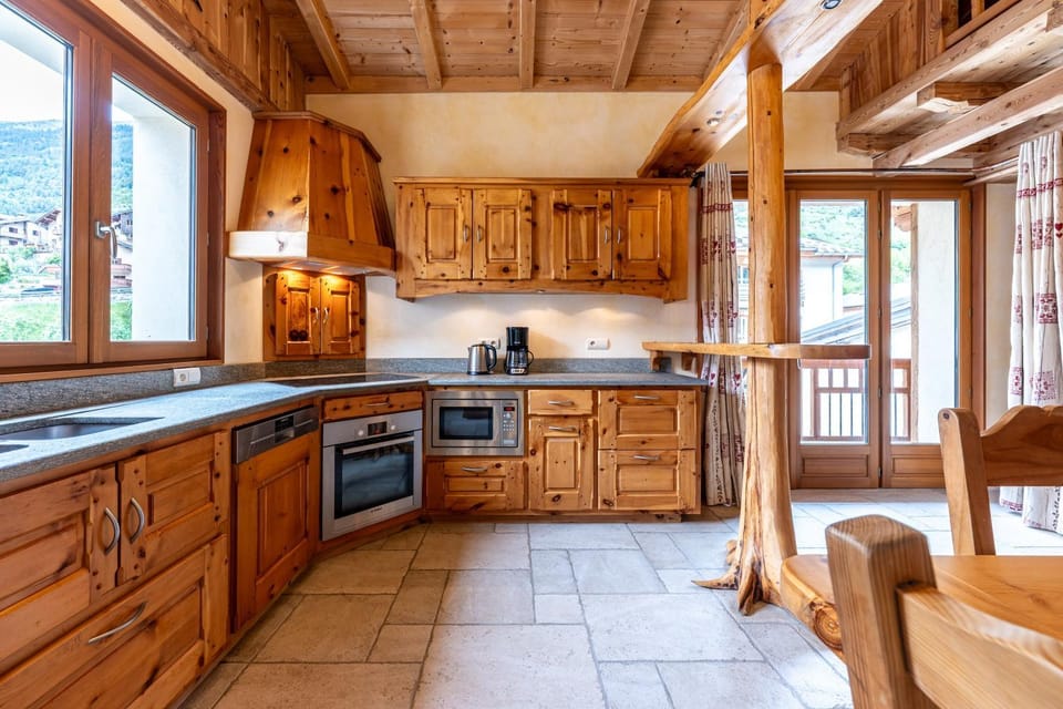 Kitchen or kitchenette, Living room