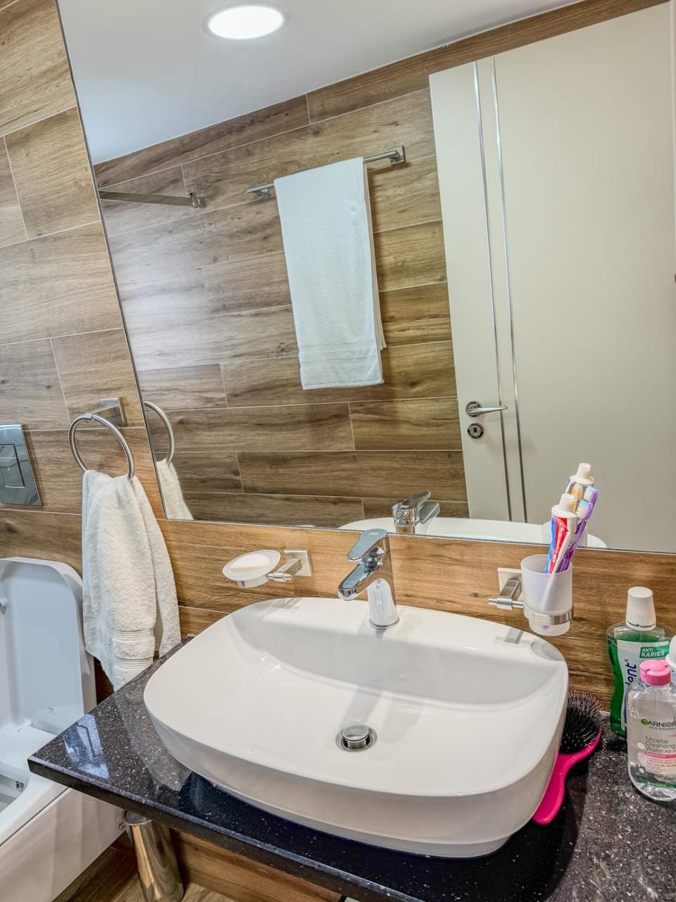 Shower, Toilet, Bathroom, towels