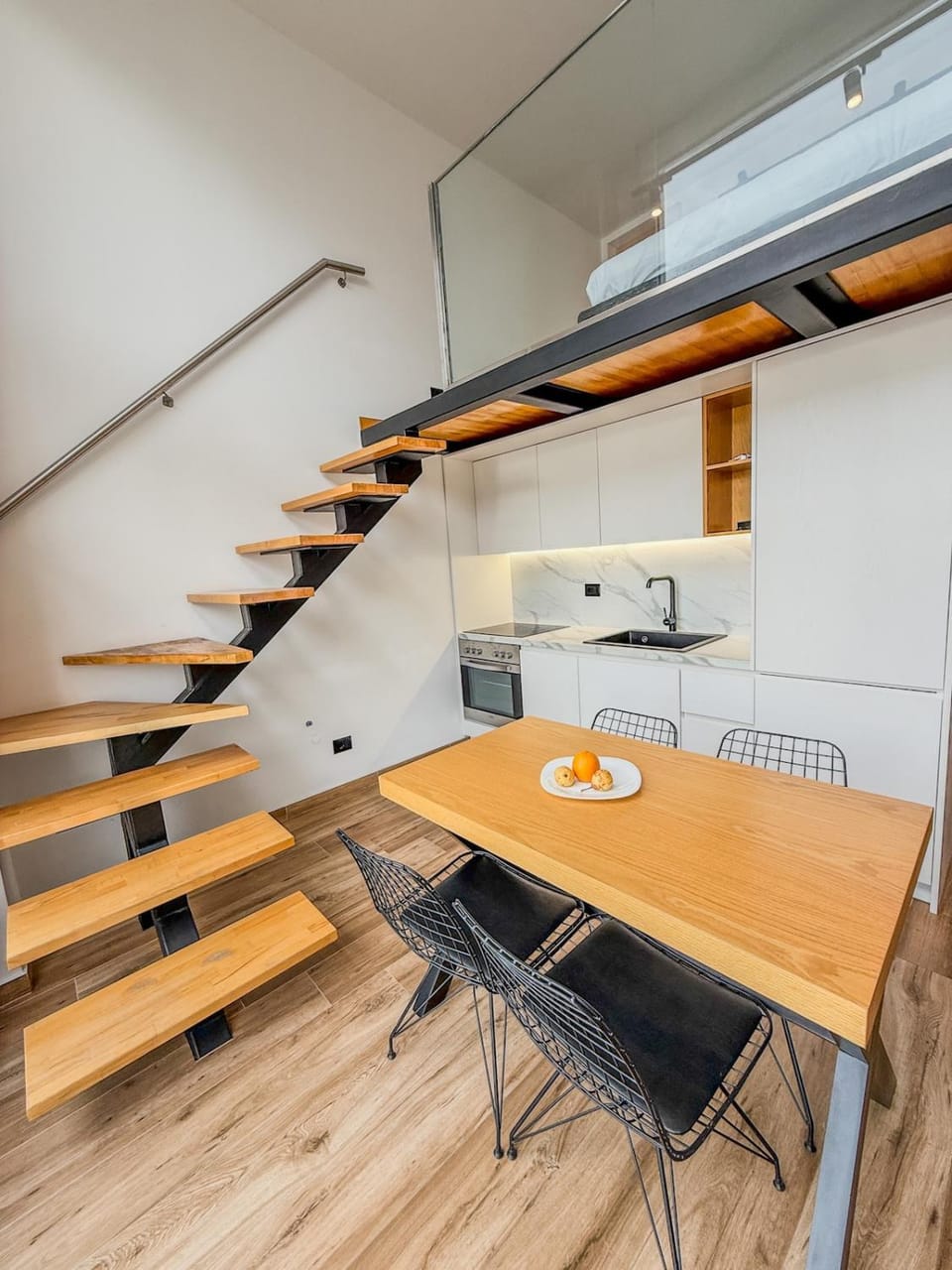 Kitchen or kitchenette, Living room, Seating area, Dining area, minibar
