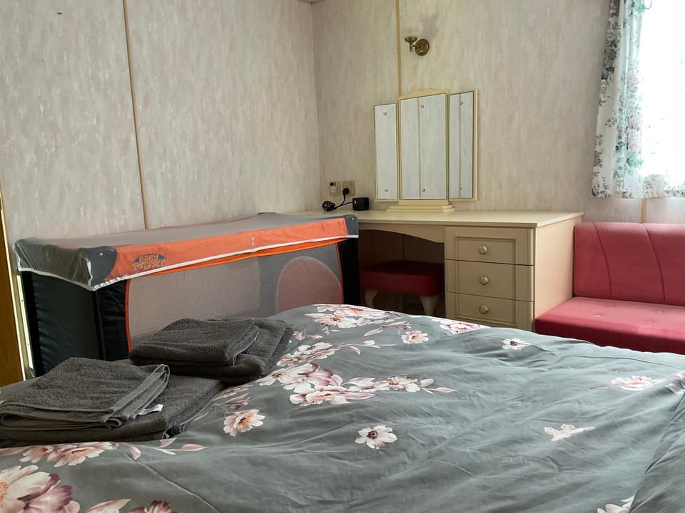 Bed, Bedroom, cot, wardrobe