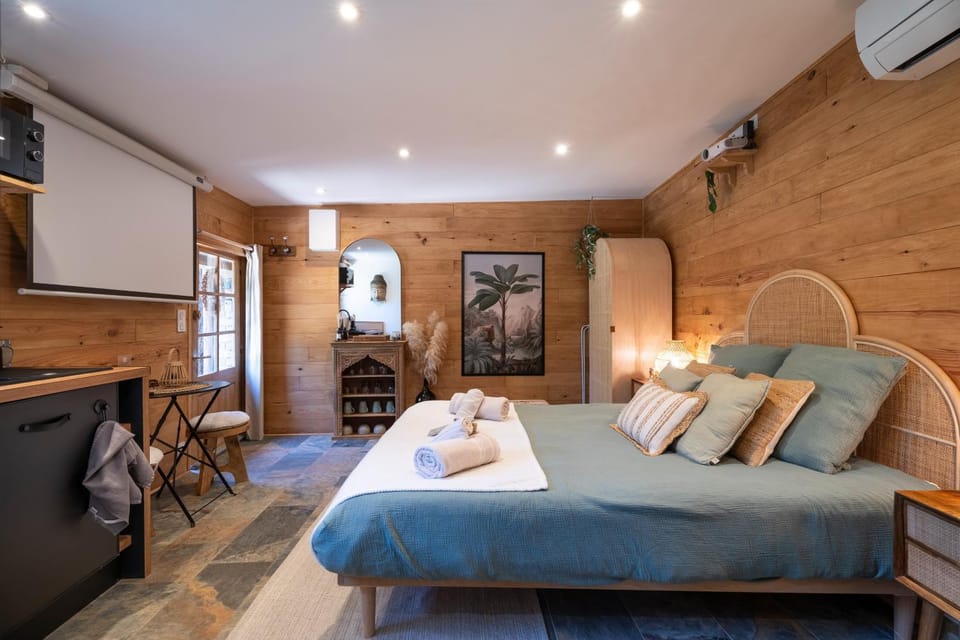 Living room, Bedroom