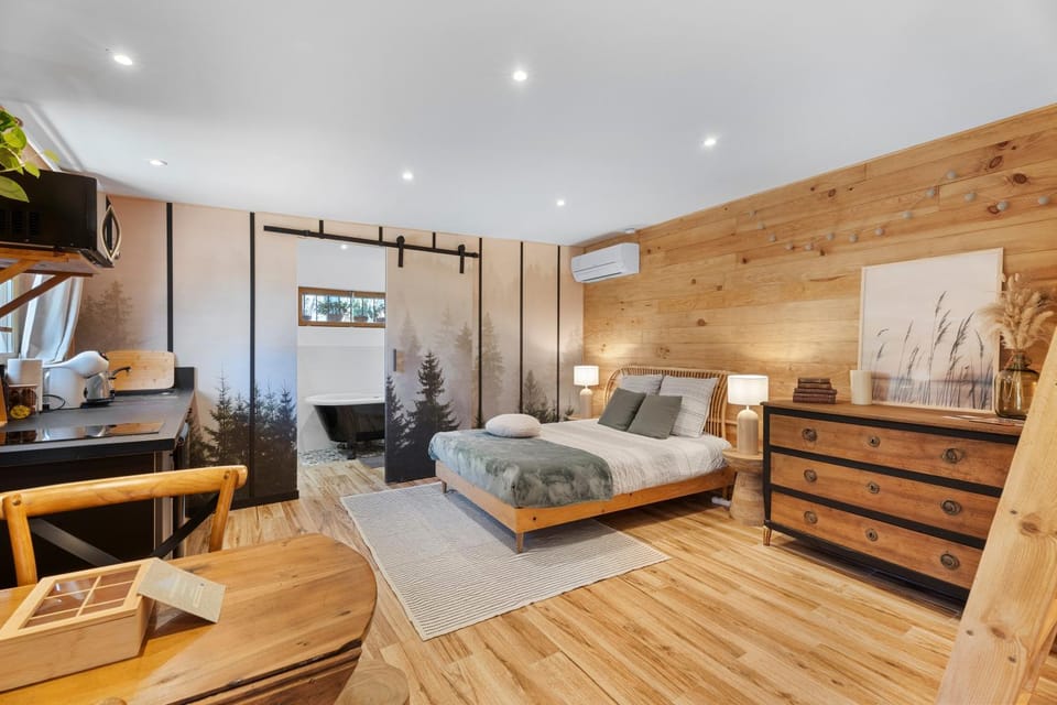 Property building, Living room, Bedroom
