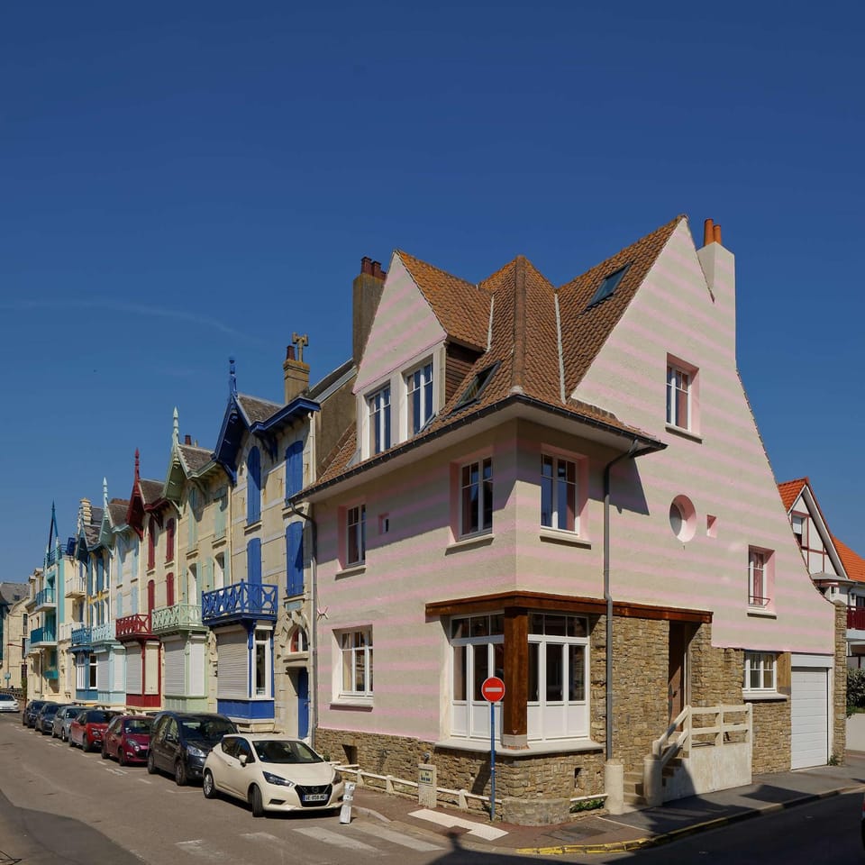 Property building, Neighbourhood