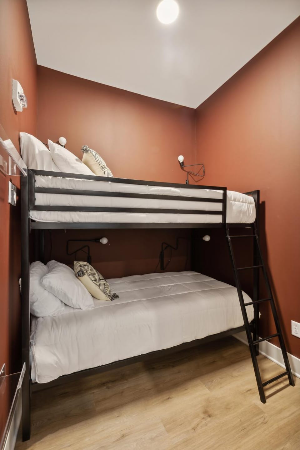 Rhinestone Cowboy 5 min to Downtown Nashville Apartment in East Nashville