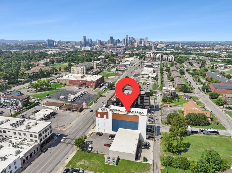Rhinestone Cowboy 5 min to Downtown Nashville Apartment in East Nashville
