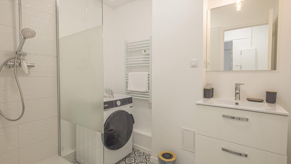 Shower, Bathroom, washing machine