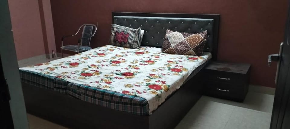 Town Palace Hotel chhibramau kannauj up Apartment in Maharashtra
