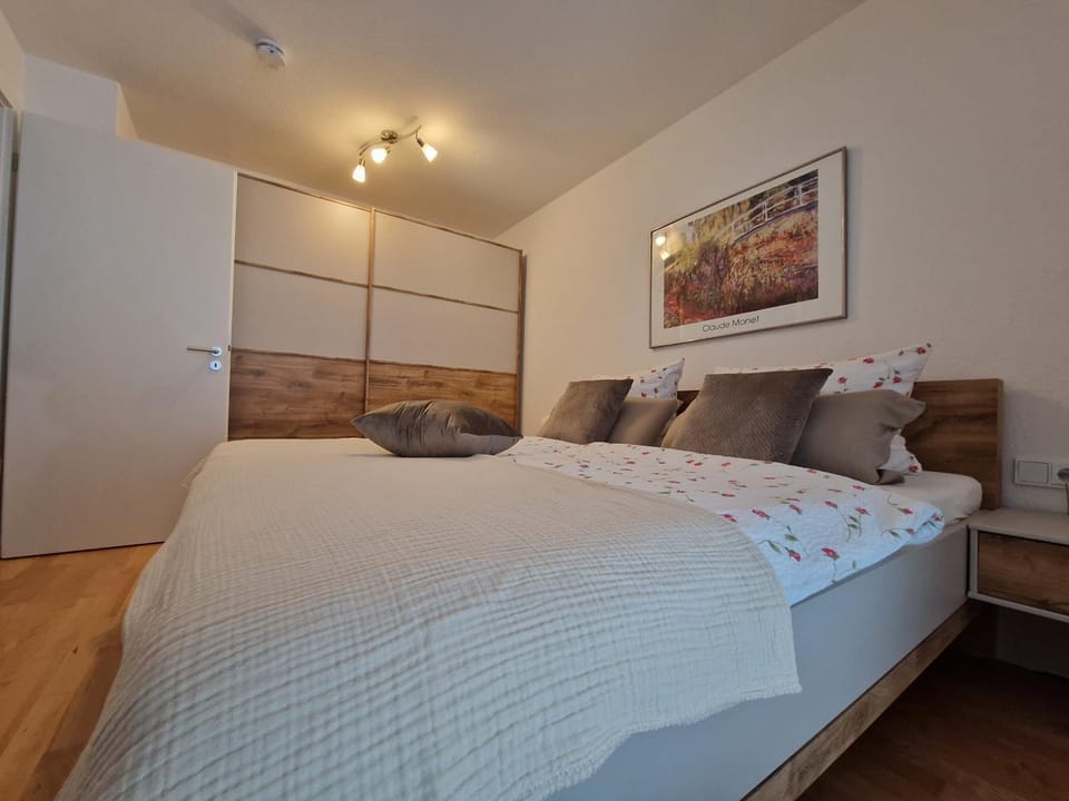 Bedroom, wardrobe