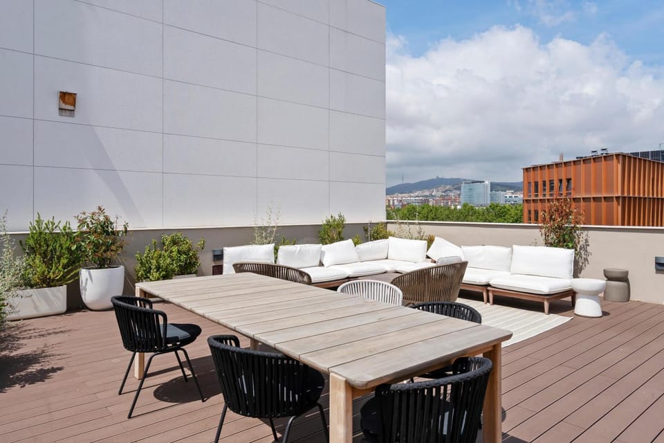 Monthly 32 Nights 1BR Pools Parking Apartment in Barcelona