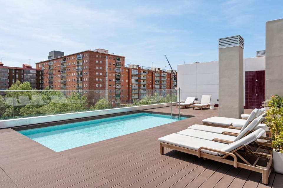 Monthly 32 Nights 1BR Pools Parking Apartment in Barcelona