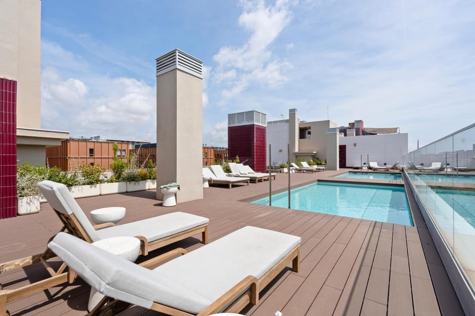 Monthly 32 Nights 1BR Pools Parking Apartment in Barcelona