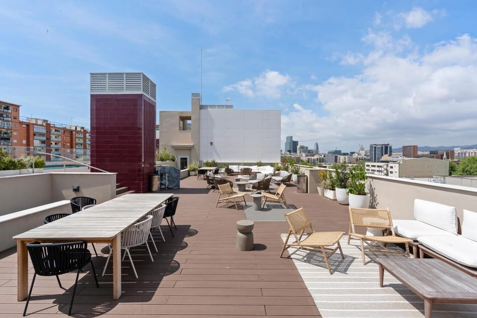 Monthly 32 Nights 1BR Pools Parking Apartment in Barcelona