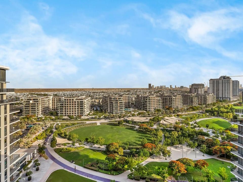 Contemporary Parkfront 2BR Dubai Hills Living Apartment in Dubai