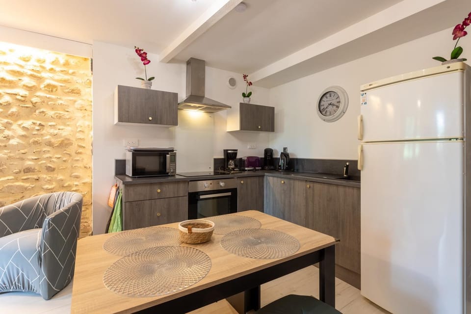 Property building, Kitchen or kitchenette, Living room