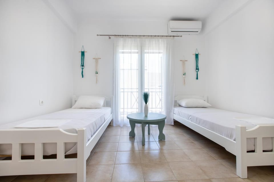 Bed, Photo of the whole room, Bedroom, air conditioner