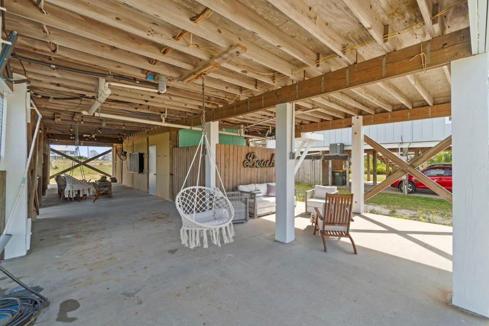 Latitude Adjustment Beach House House in Alabama