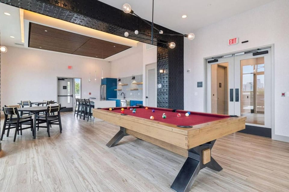 The Smokeshow on Music Row near Broadway in Downtown Nashville- Pool, Gym, Patio House in Music Row