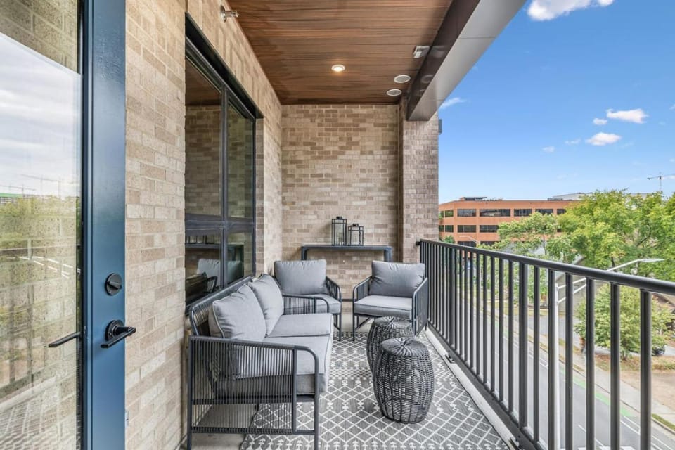 The Smokeshow on Music Row near Broadway in Downtown Nashville- Pool, Gym, Patio House in Music Row