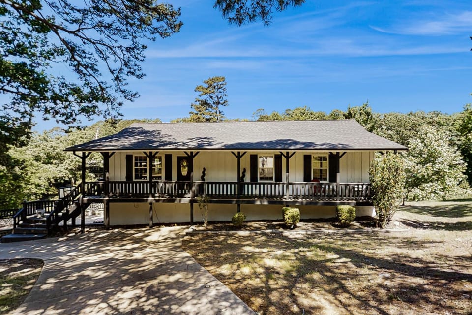 Beaver Lake Pool House House in Beaver Lake