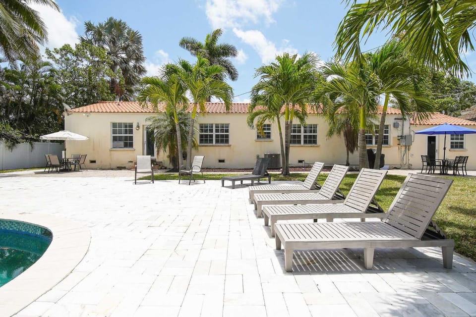 Hollywood Beach Bliss Villa Sleeps 10 House in Hollywood Beach