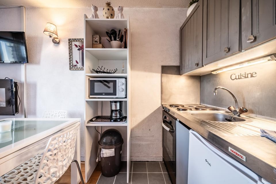 Kitchen or kitchenette, Living room