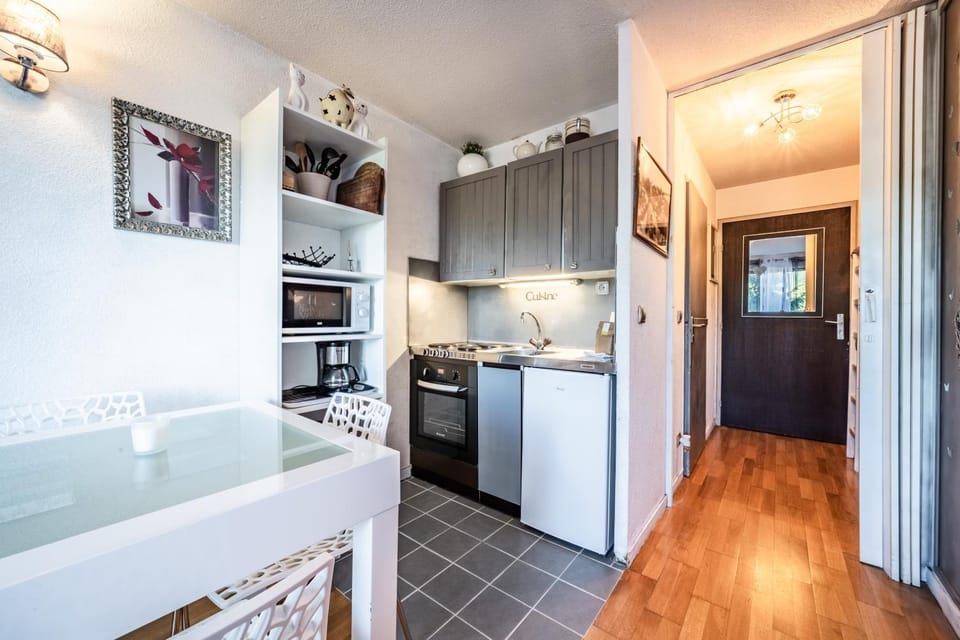 Kitchen or kitchenette, Living room