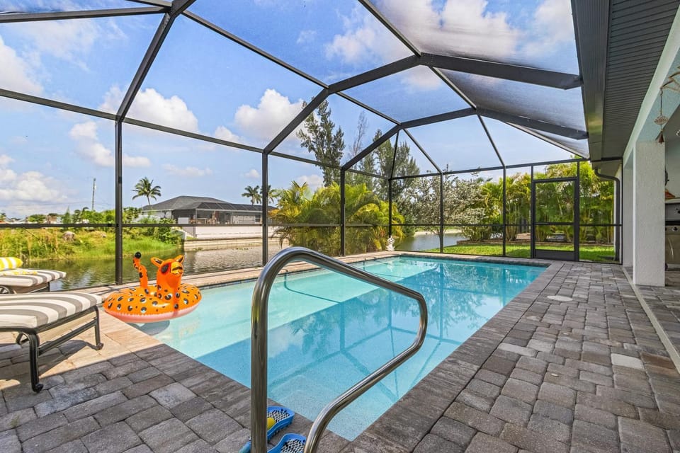 Canal Views & Private Pool - Nirvana on Niagara - Roelens Vacations House in Cape Coral