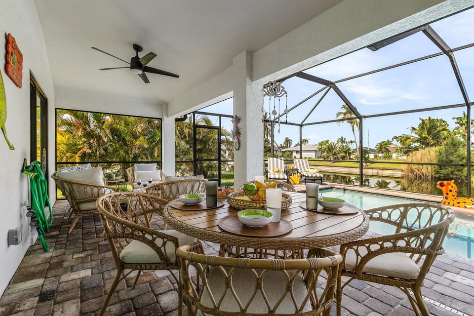 Canal Views & Private Pool - Nirvana on Niagara - Roelens Vacations House in Cape Coral