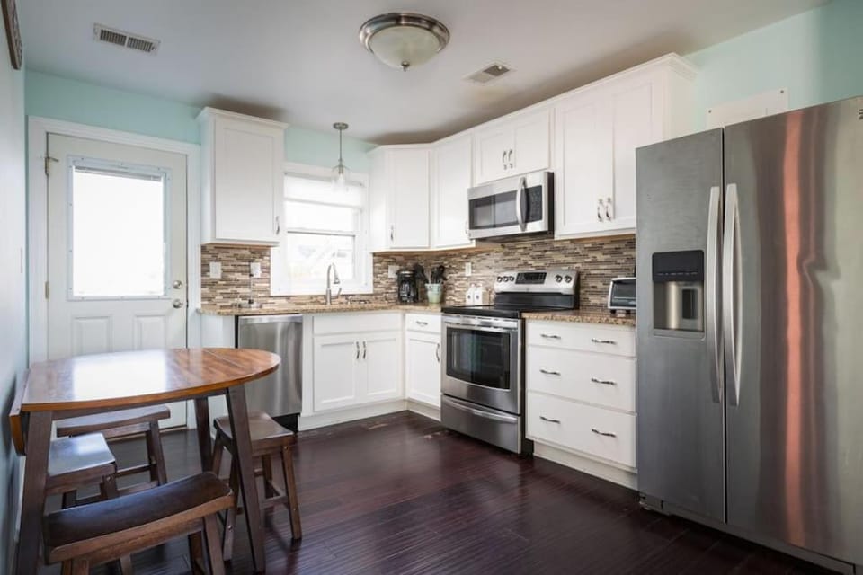 Near Beach Dining & Shops Private Hot Tub House in Kill Devil Hills