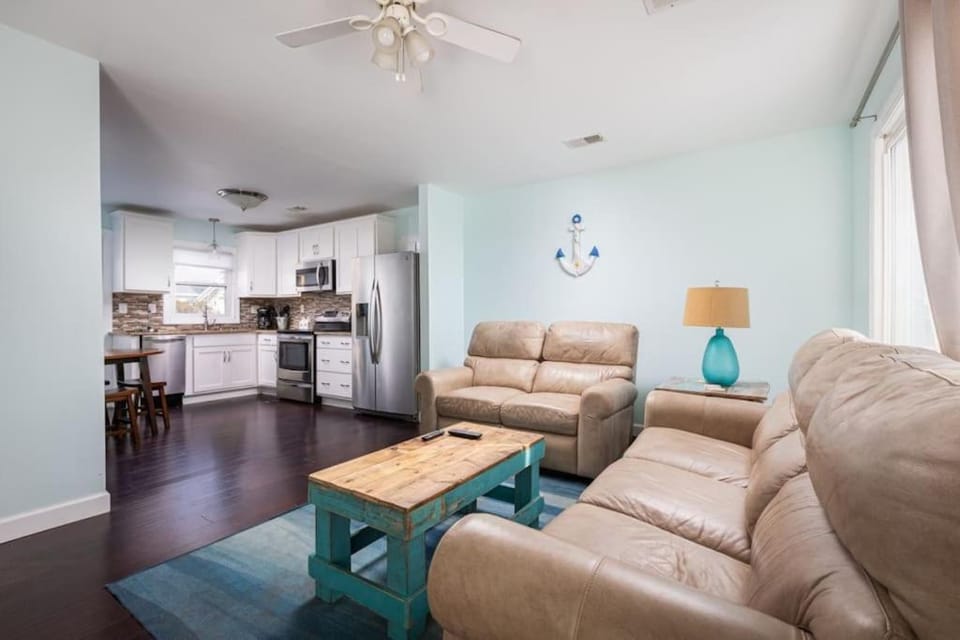 Near Beach Dining & Shops Private Hot Tub House in Kill Devil Hills
