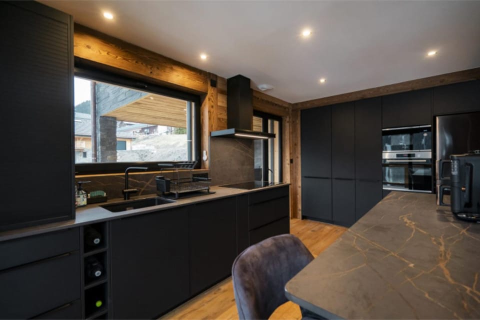 Property building, Kitchen or kitchenette, Living room